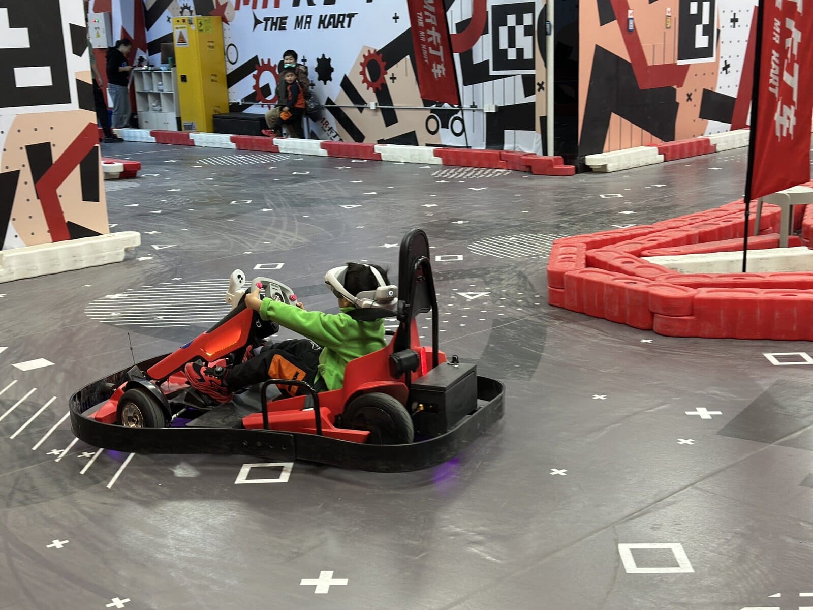 MR Go-Kart - Mixed-Reality Racing Trend MR Go-Kart mixed-reality karting, a leading trend in B2B VR entertainment for commercial venues