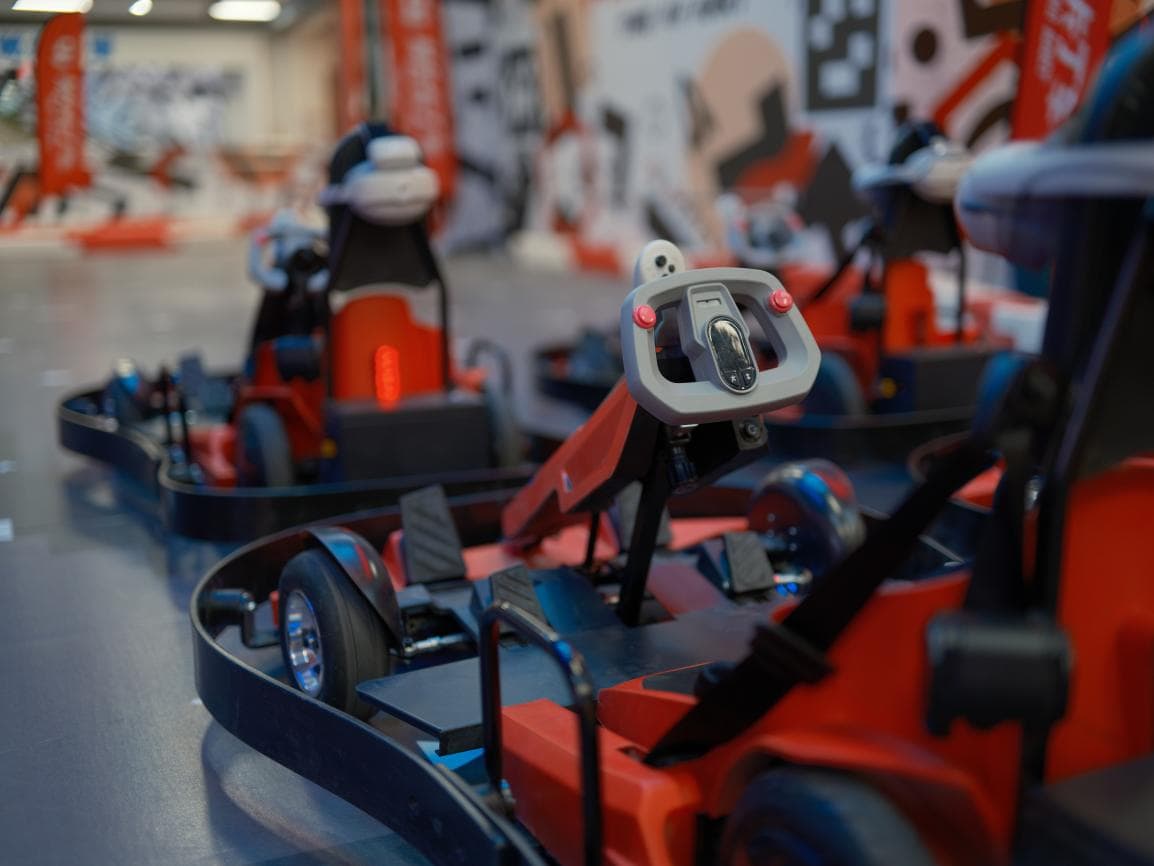 mr-go-kart-trackless-mixed-reality-racing-commercial-vr-venue-hero