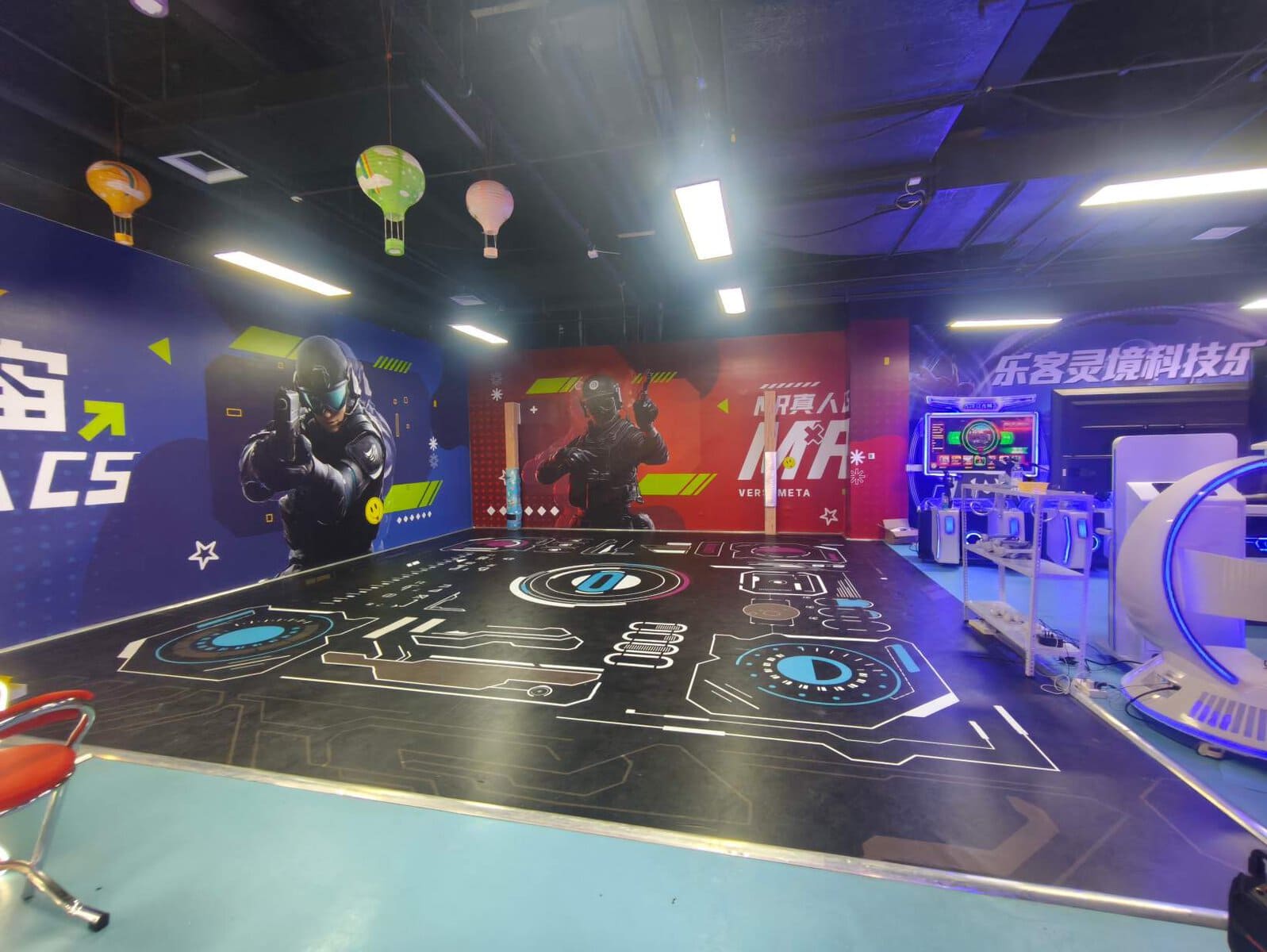 VR Entertainment Centers: Turnkey 150㎡ Setup — Real Plan, Real ROI | LEKE VR 4 LEKE VR multiplayer VR Arena free-roam zone occupying the 90-degree corner of the right-triangle store layout at Tianjin Jinyu Jiapin Mall