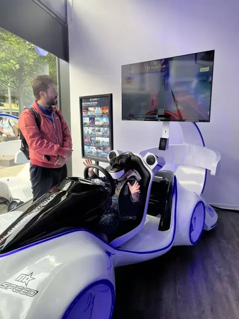 vr-racing-kart-germany-customers-competing-head-to-head